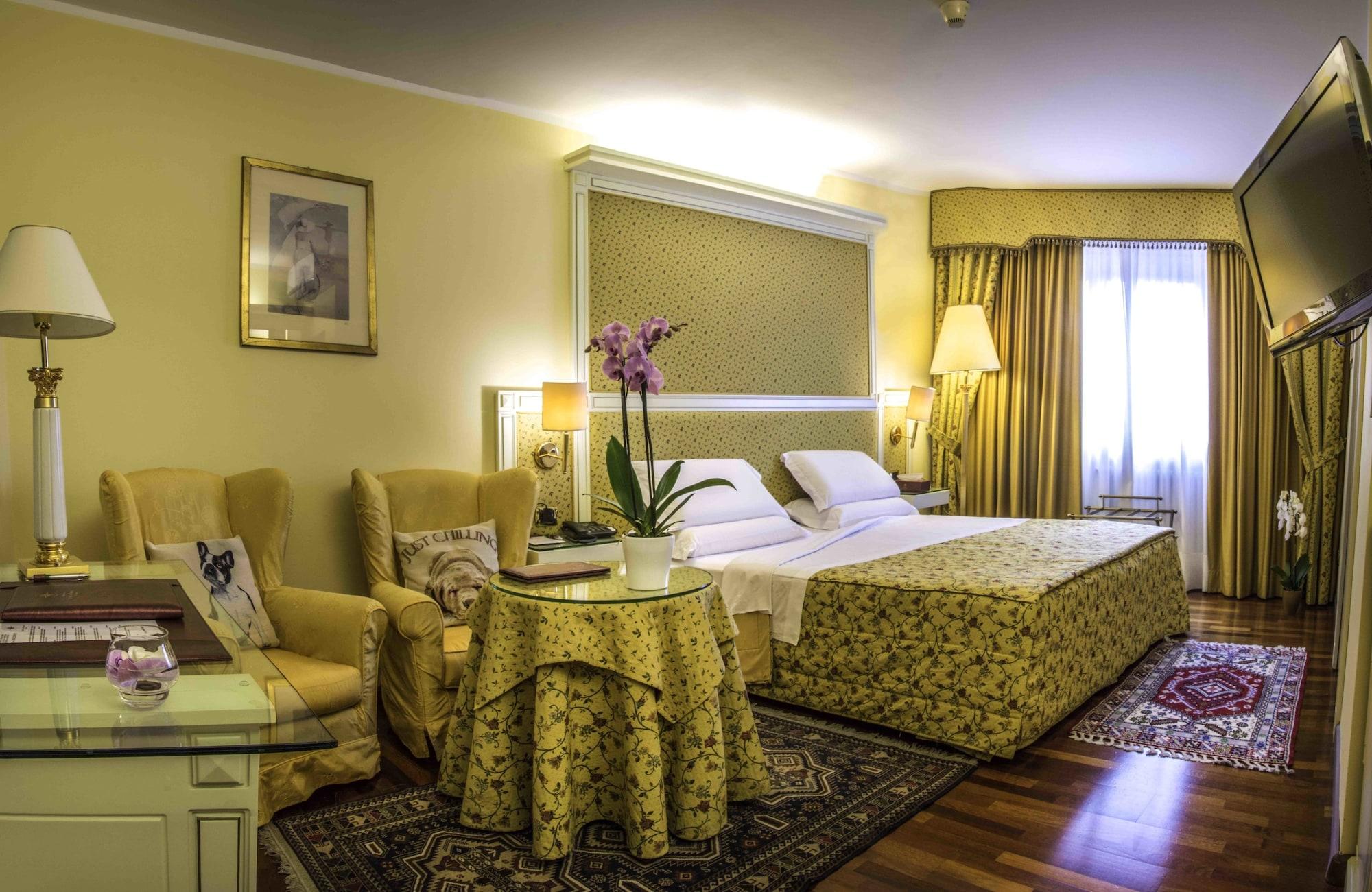 Hotel La Bussola Новара Екстер'єр фото
