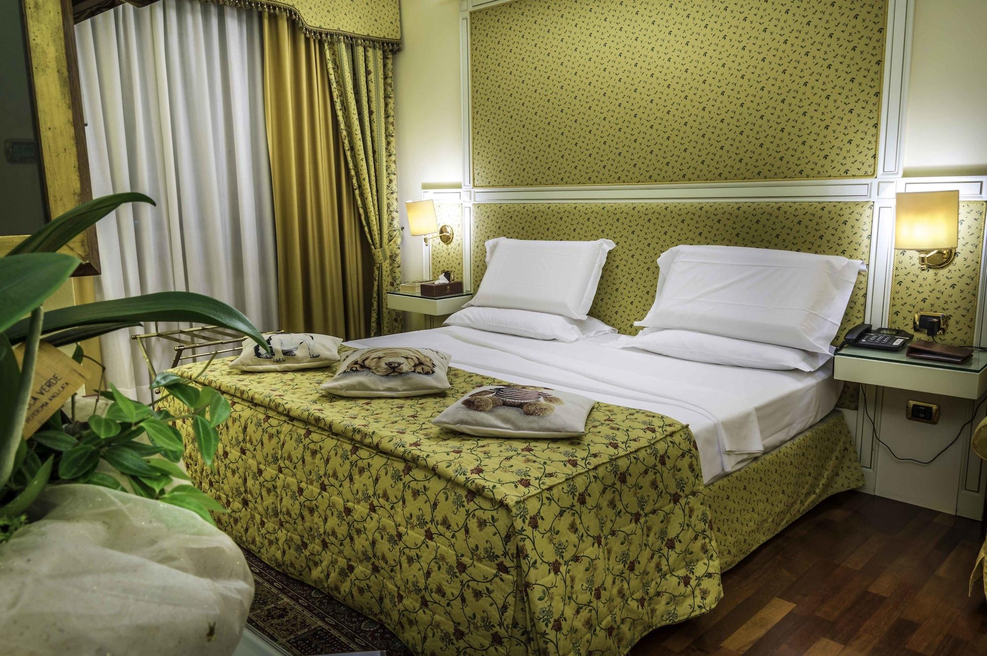 Hotel La Bussola Новара Екстер'єр фото