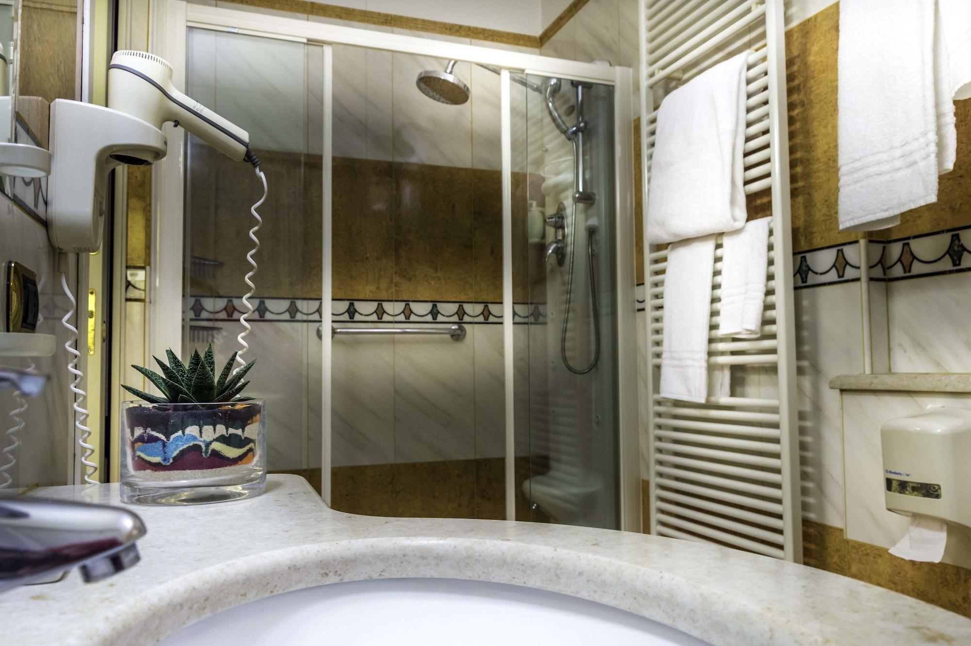 Hotel La Bussola Новара Екстер'єр фото