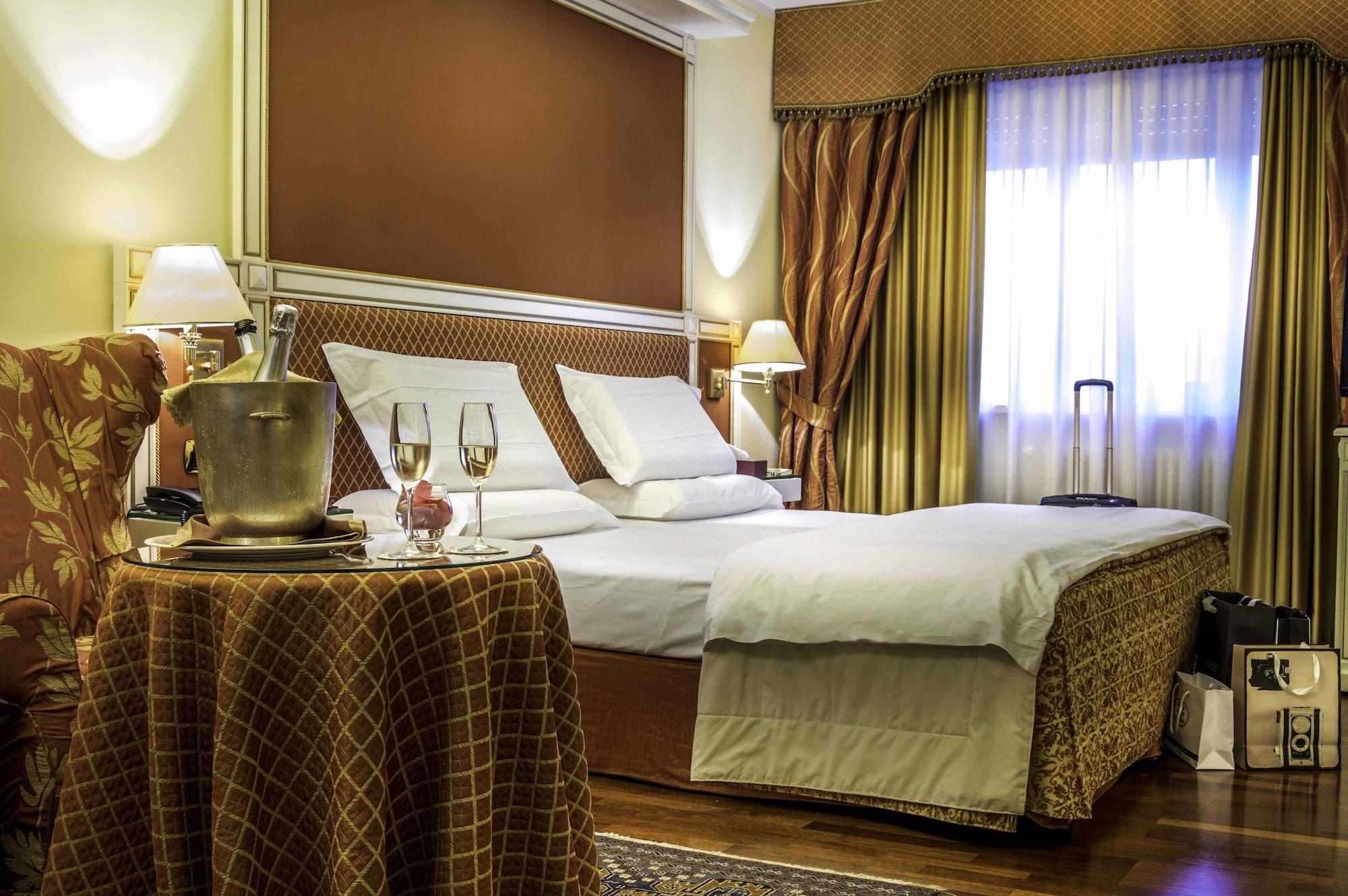 Hotel La Bussola Новара Екстер'єр фото