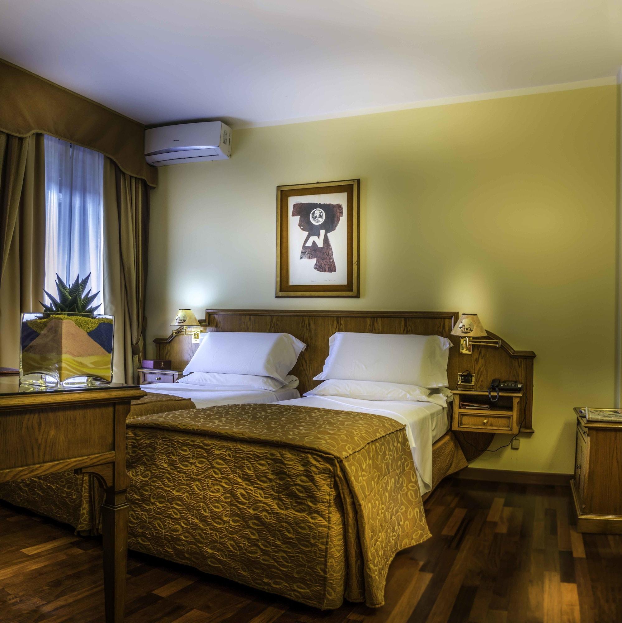 Hotel La Bussola Новара Екстер'єр фото