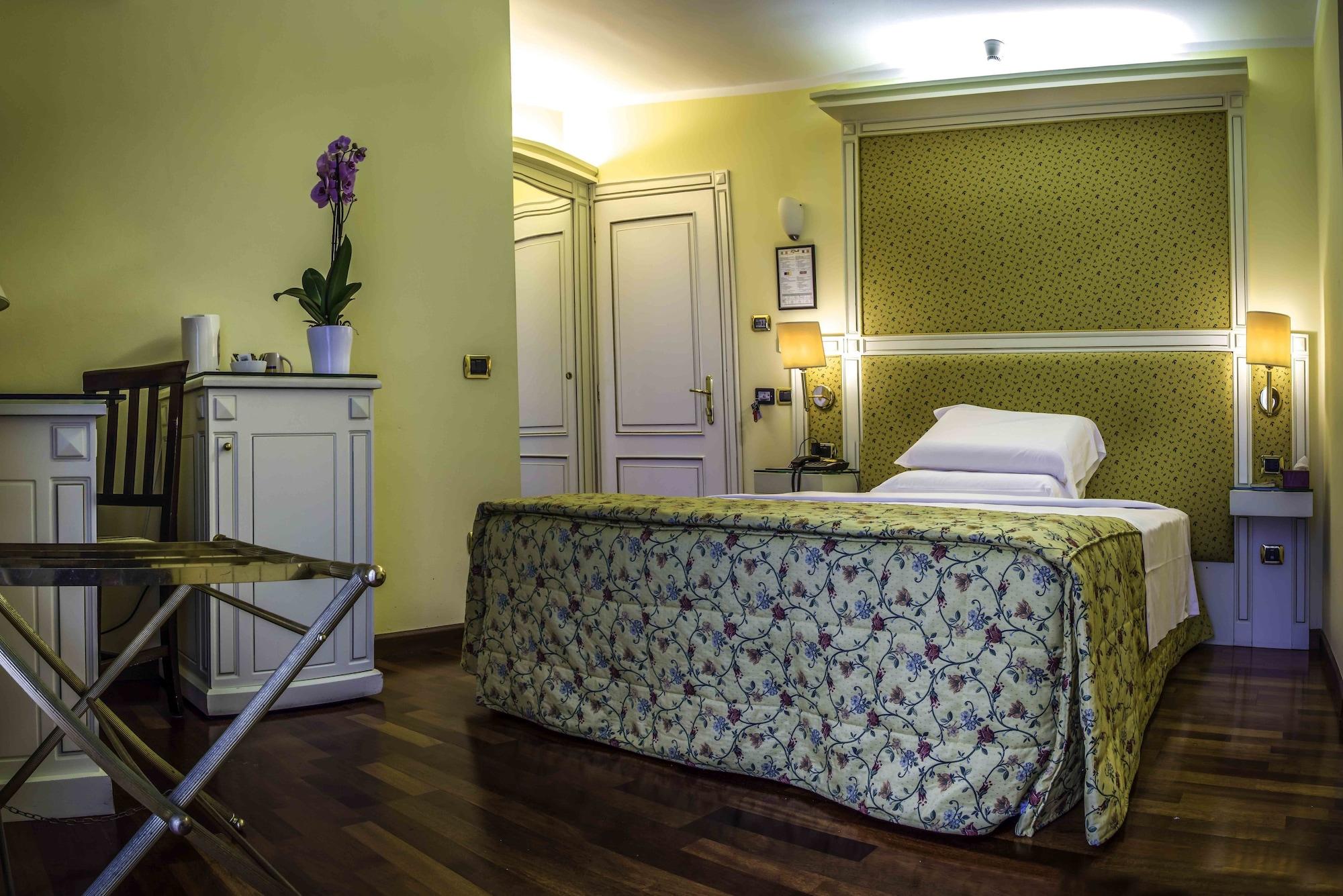 Hotel La Bussola Новара Екстер'єр фото