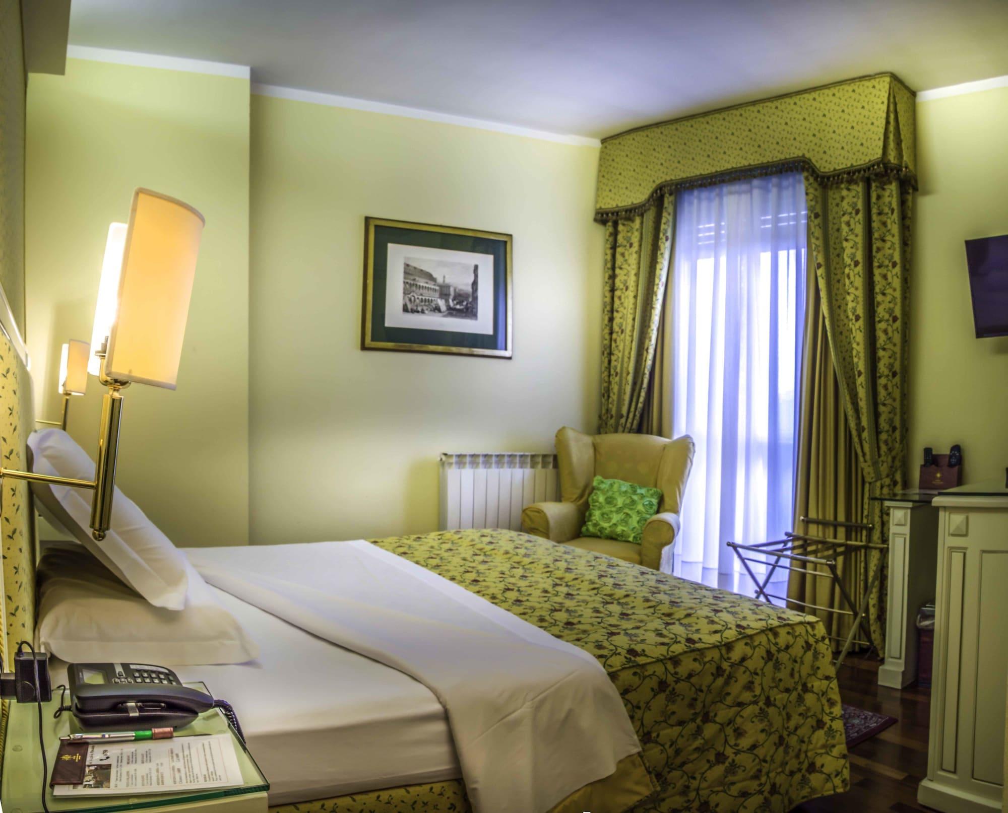 Hotel La Bussola Новара Екстер'єр фото