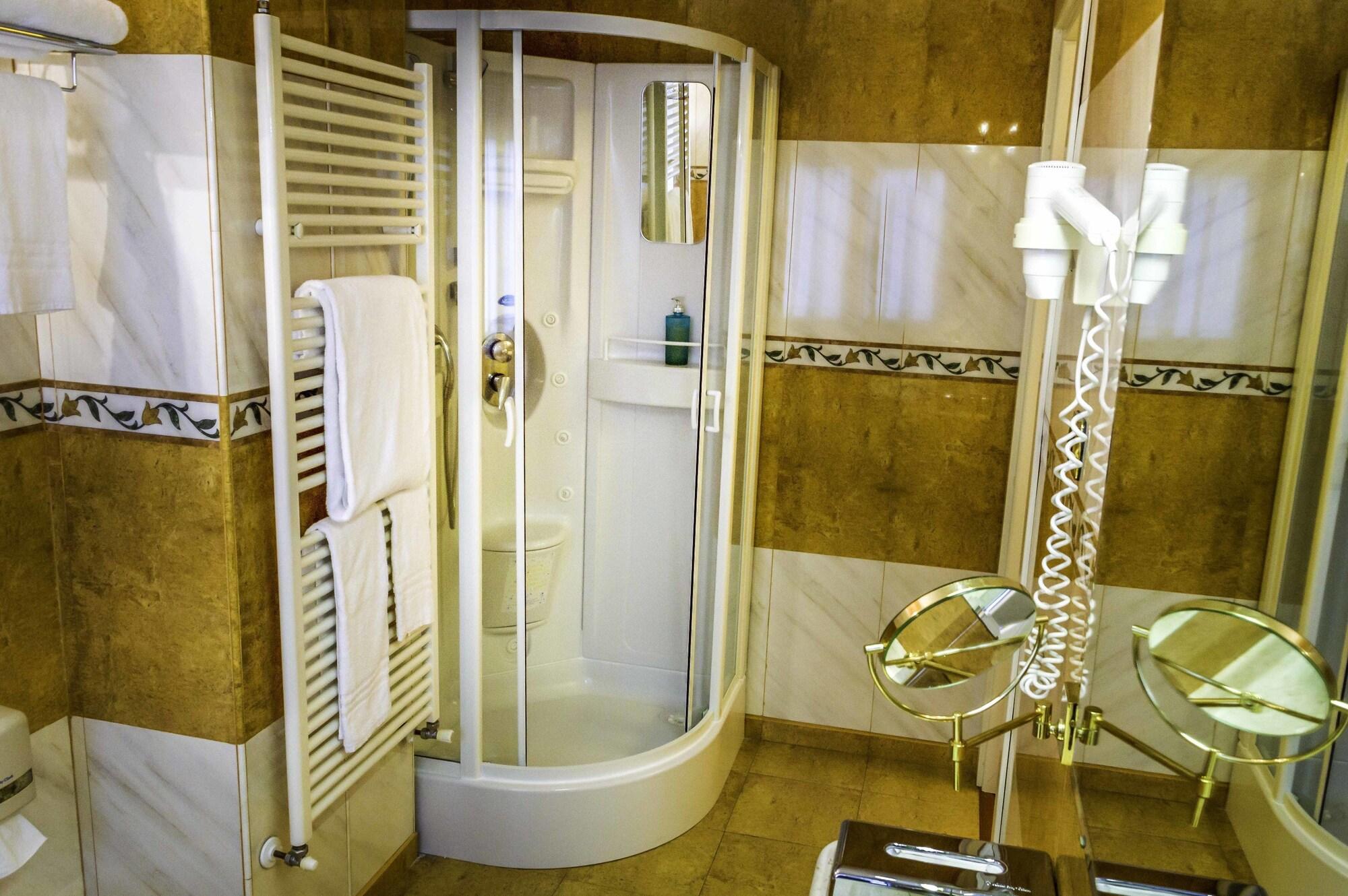 Hotel La Bussola Новара Екстер'єр фото