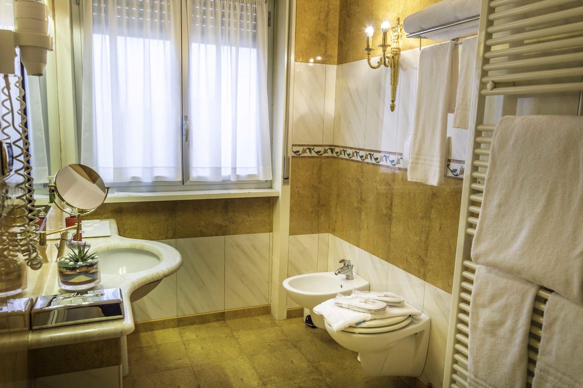 Hotel La Bussola Новара Екстер'єр фото