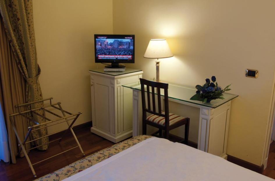 Hotel La Bussola Новара Екстер'єр фото