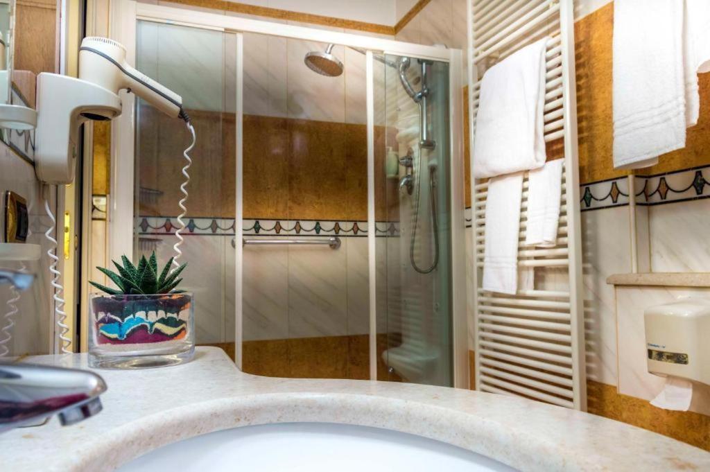 Hotel La Bussola Новара Екстер'єр фото