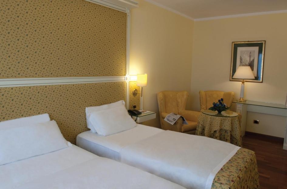 Hotel La Bussola Новара Екстер'єр фото