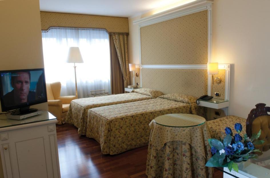 Hotel La Bussola Новара Екстер'єр фото