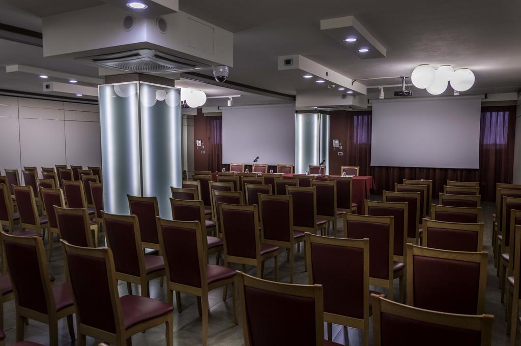 Hotel La Bussola Новара Екстер'єр фото