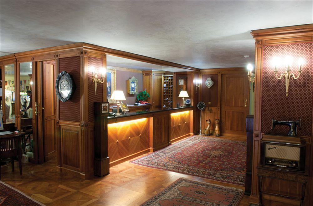 Hotel La Bussola Новара Екстер'єр фото