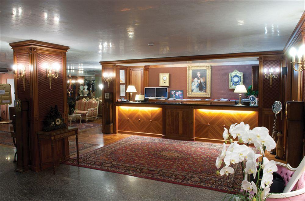 Hotel La Bussola Новара Екстер'єр фото