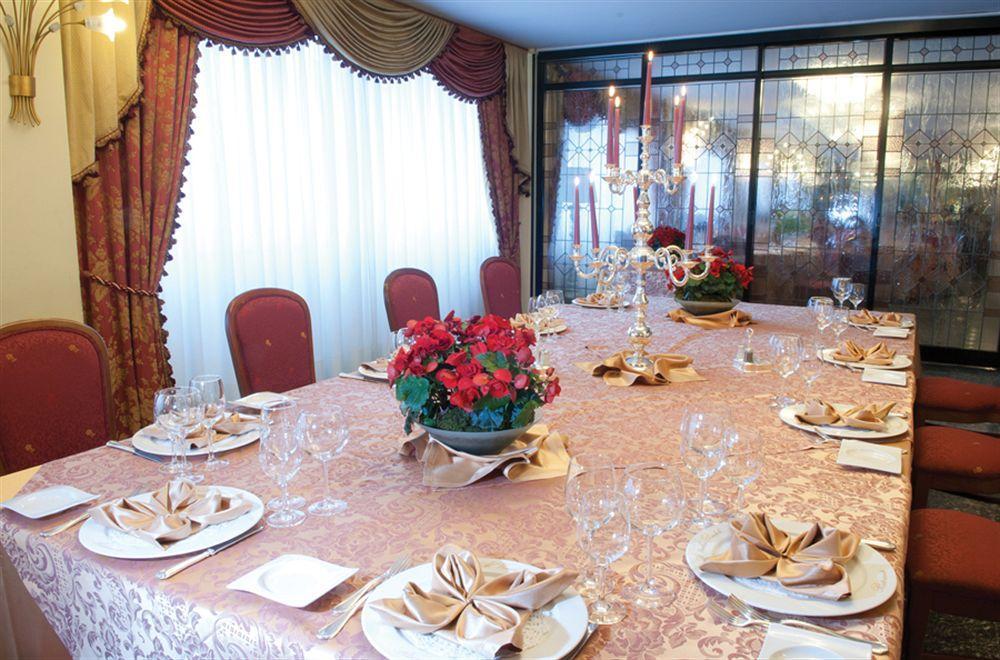 Hotel La Bussola Новара Екстер'єр фото
