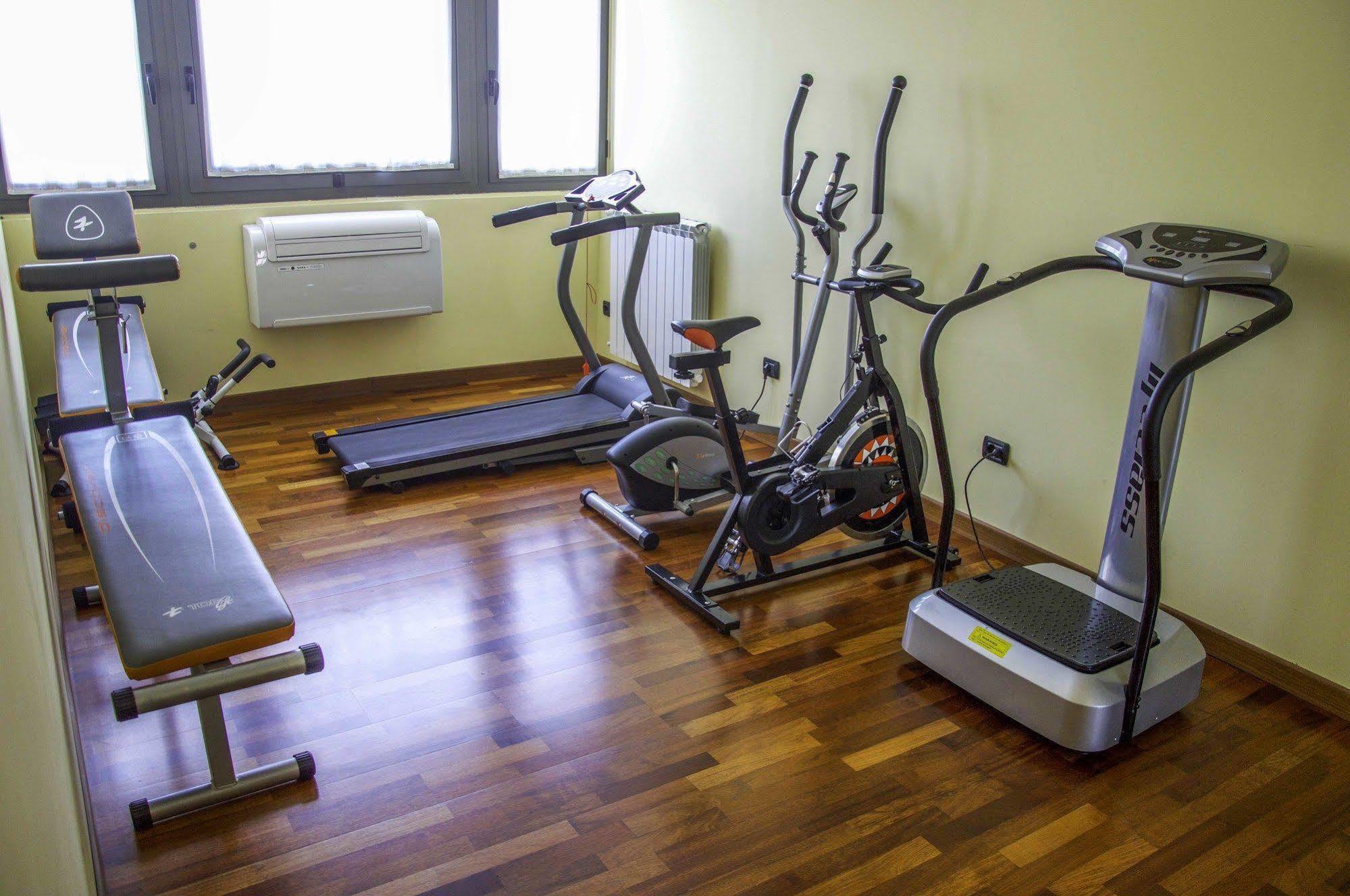 Hotel La Bussola Новара Екстер'єр фото