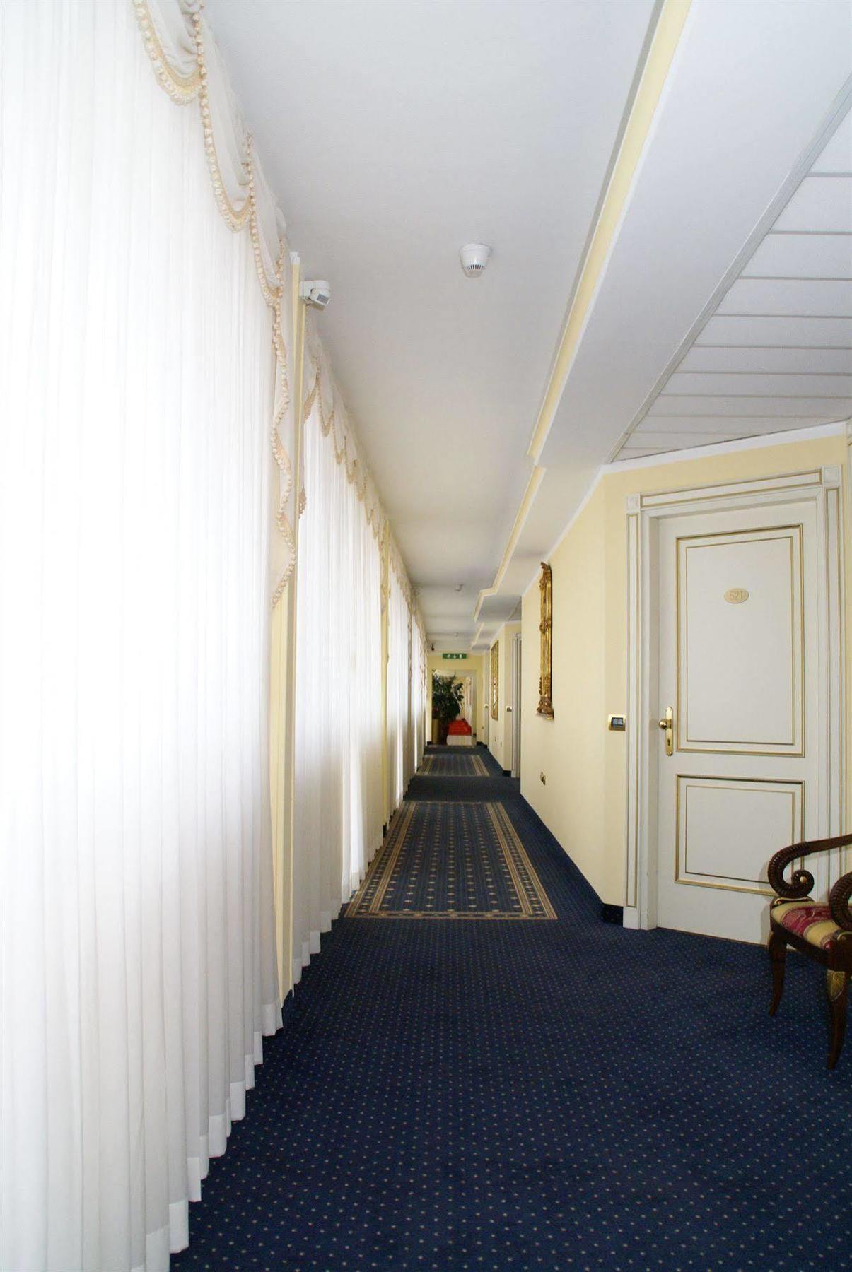 Hotel La Bussola Новара Екстер'єр фото